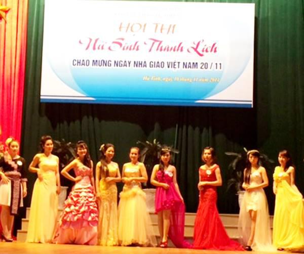 Tốp 10 thí sinh tham dự Hội thi nữ sinh thanh lịch